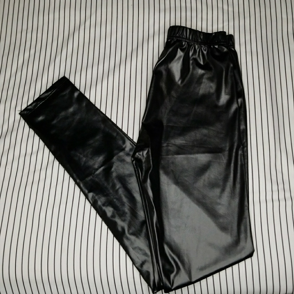 Black Vegan Leather Leggings by WILA - Picture 3 of 3